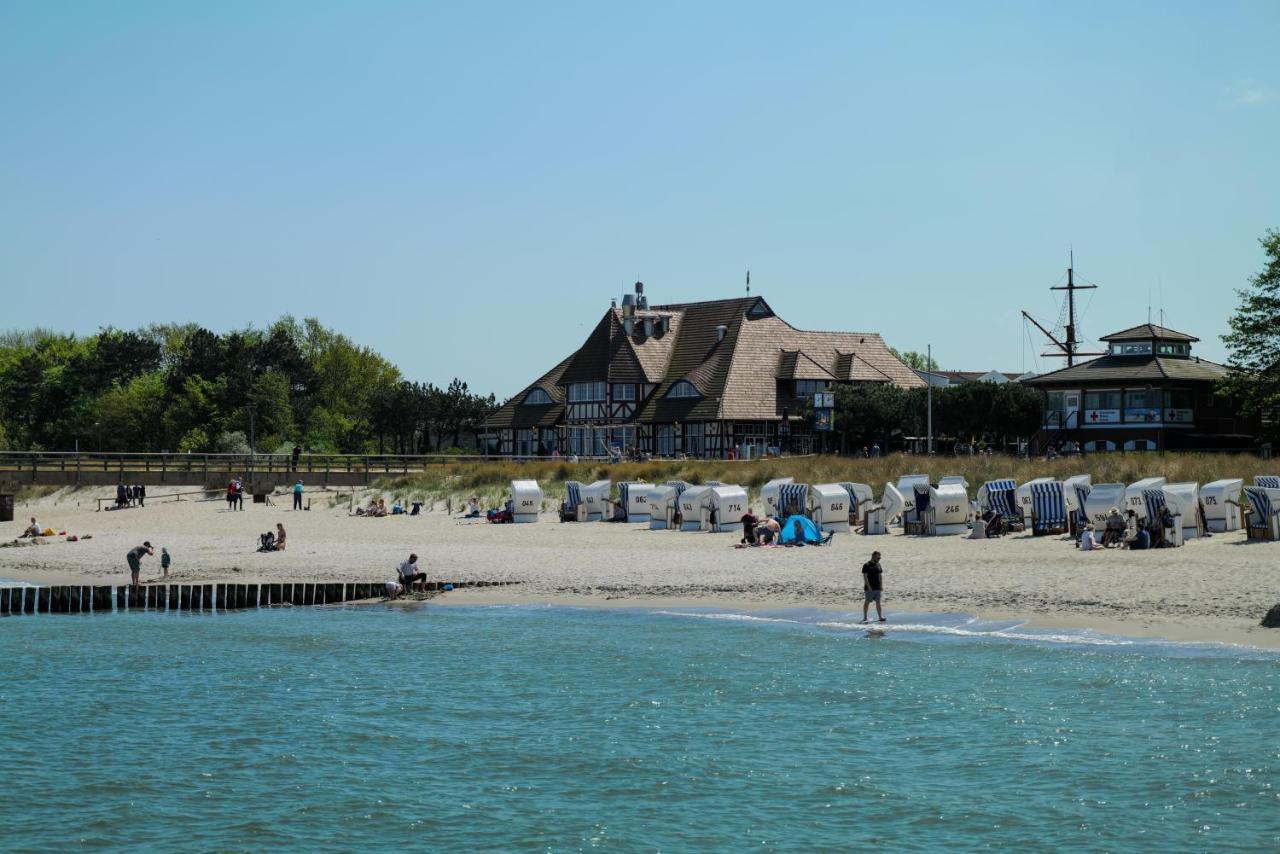 Ostseelagune Zingst, Exklusive Dhh, Strandnah, Sauna, Kamin, 3 Sz, 2 Baeder, Glasfaser, Haustierfrei, Garten Mit Suedterrasse, E-Ladesaeule, 2 Stellplaetze, Strandkorb, Fahrradschuppen, Waschmaschine, Trockner, Nichtraucher Exterior photo