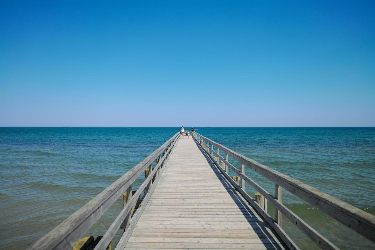 Ostseelagune Zingst, Exklusive Dhh, Strandnah, Sauna, Kamin, 3 Sz, 2 Baeder, Glasfaser, Haustierfrei, Garten Mit Suedterrasse, E-Ladesaeule, 2 Stellplaetze, Strandkorb, Fahrradschuppen, Waschmaschine, Trockner, Nichtraucher Exterior photo